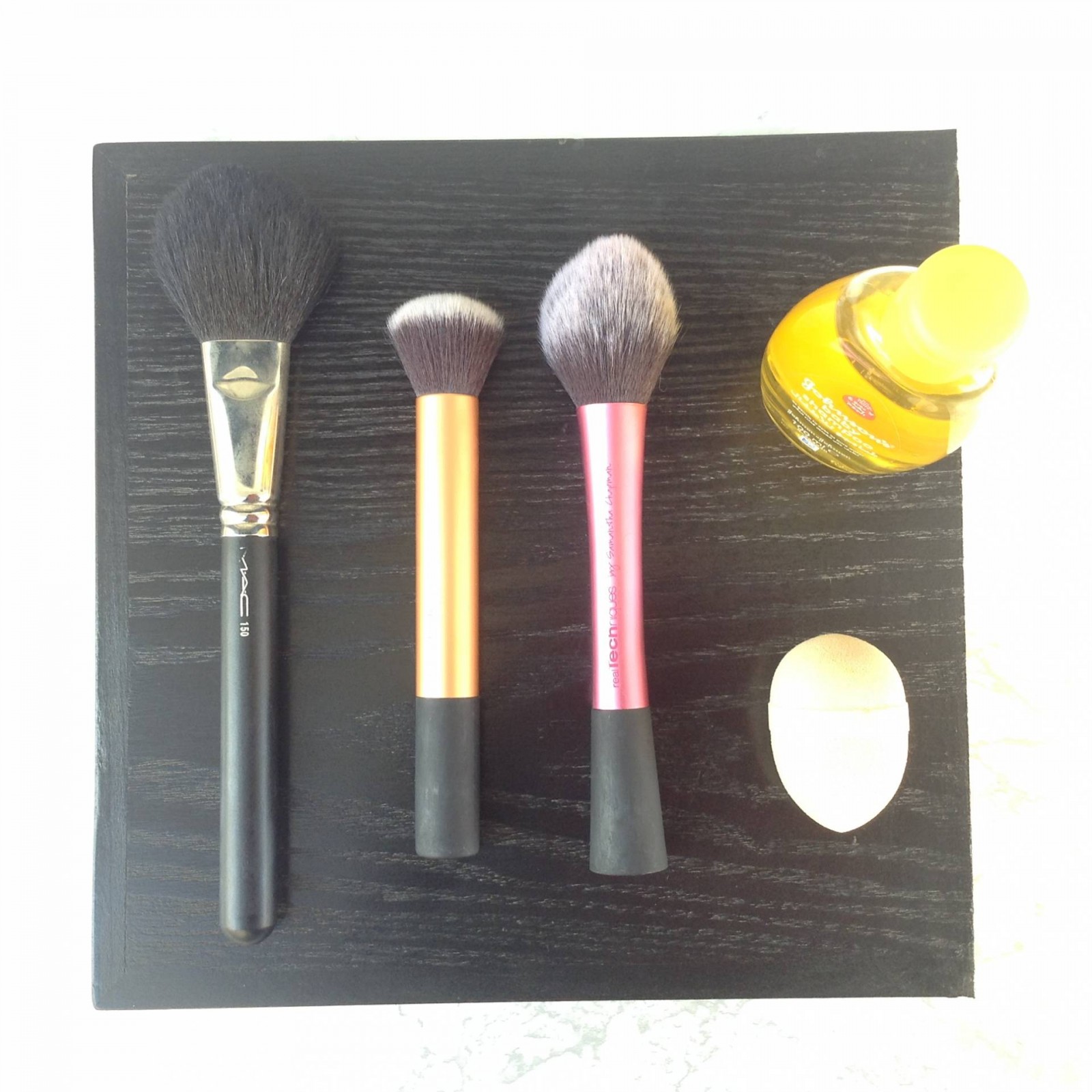 Deep cleaning makeup brushes and sponges