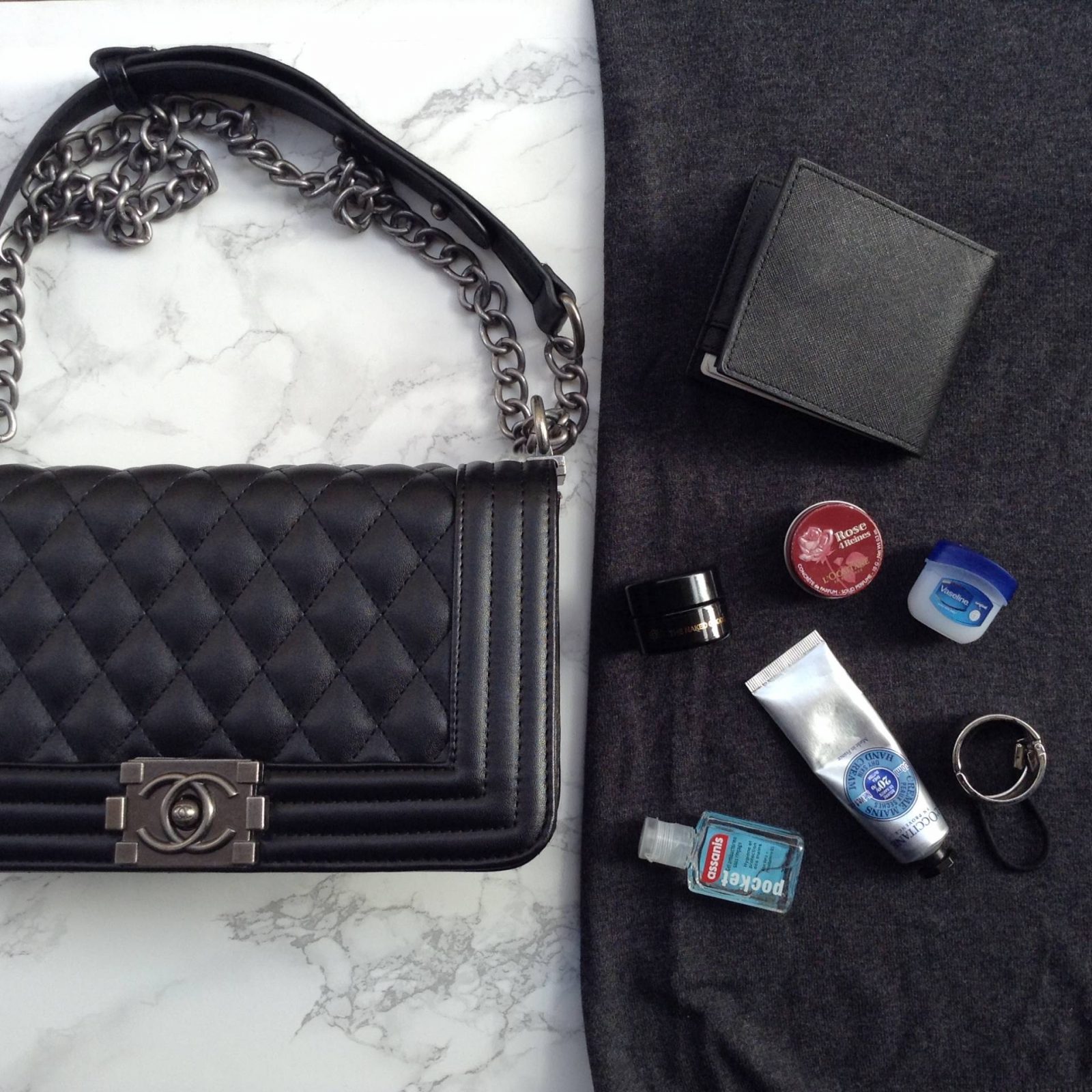 What's in my bag  : Chanel Boy